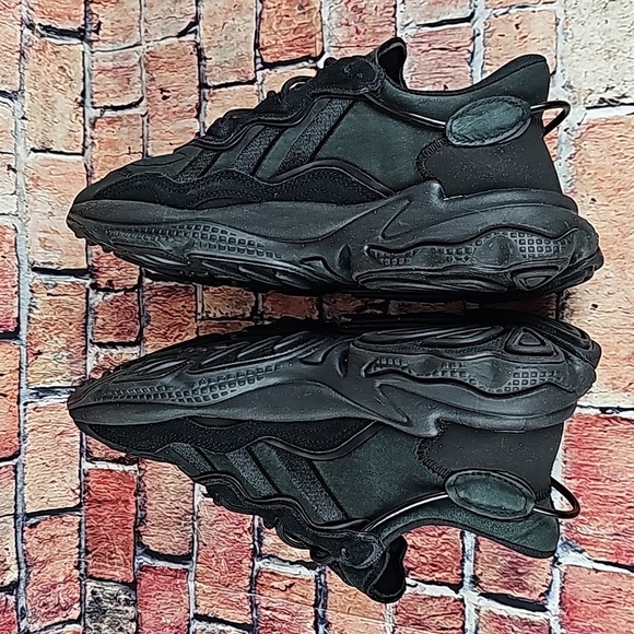 Adidas Ozweego LOWTOP SNEAKERS,  WOMANS SIZE 10 EUC - Picture 8 of 12